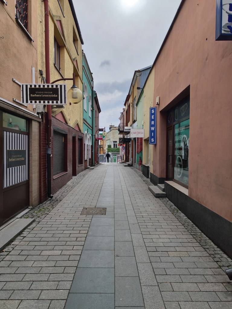 Ulica wąska Ostrowiec Świętokrzyski